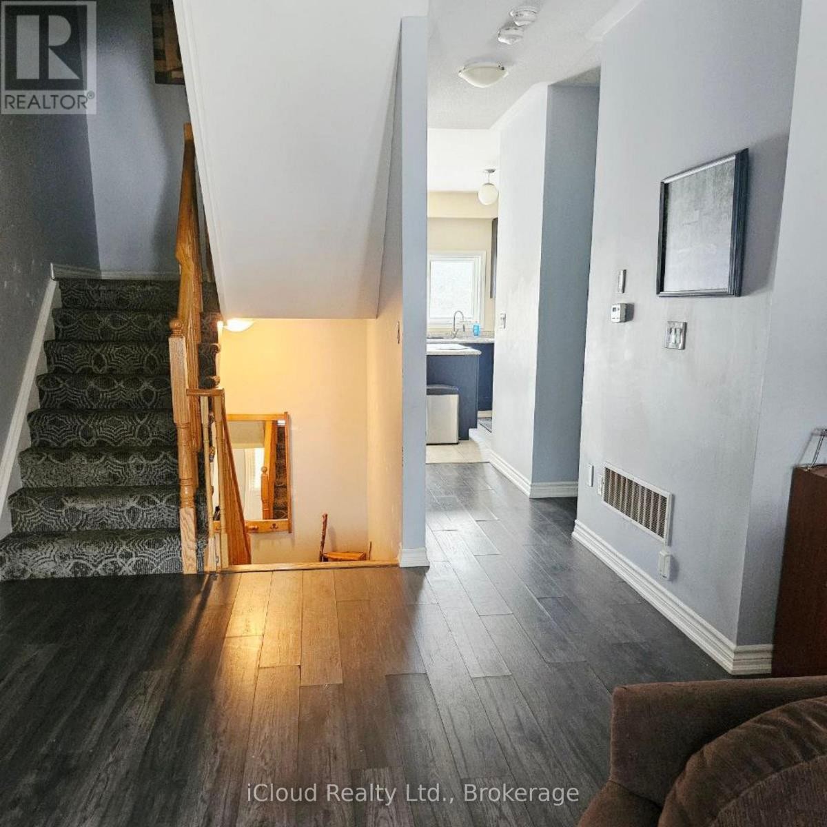 












37 MILSON CRESCENT

,
Essa (Angus),




Ontario
L0M1B4

