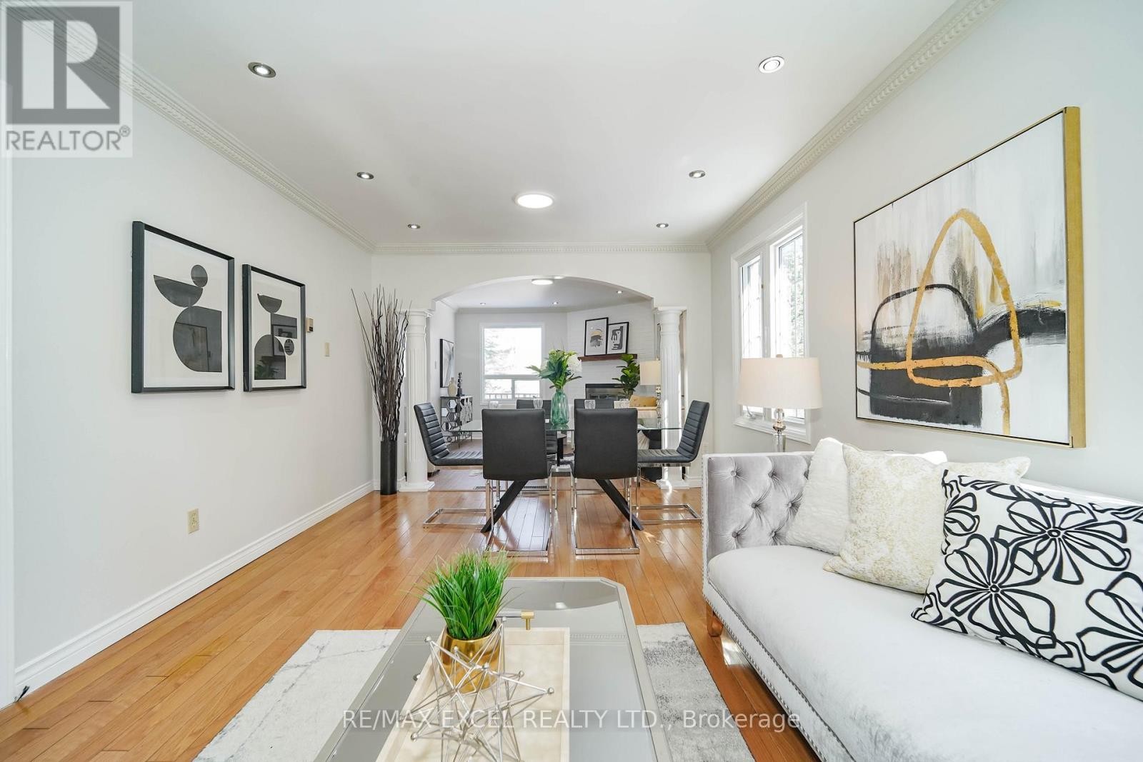 












36 LAGUNA CRESCENT

,
Markham (Middlefield),




Ontario
L3S3G6

