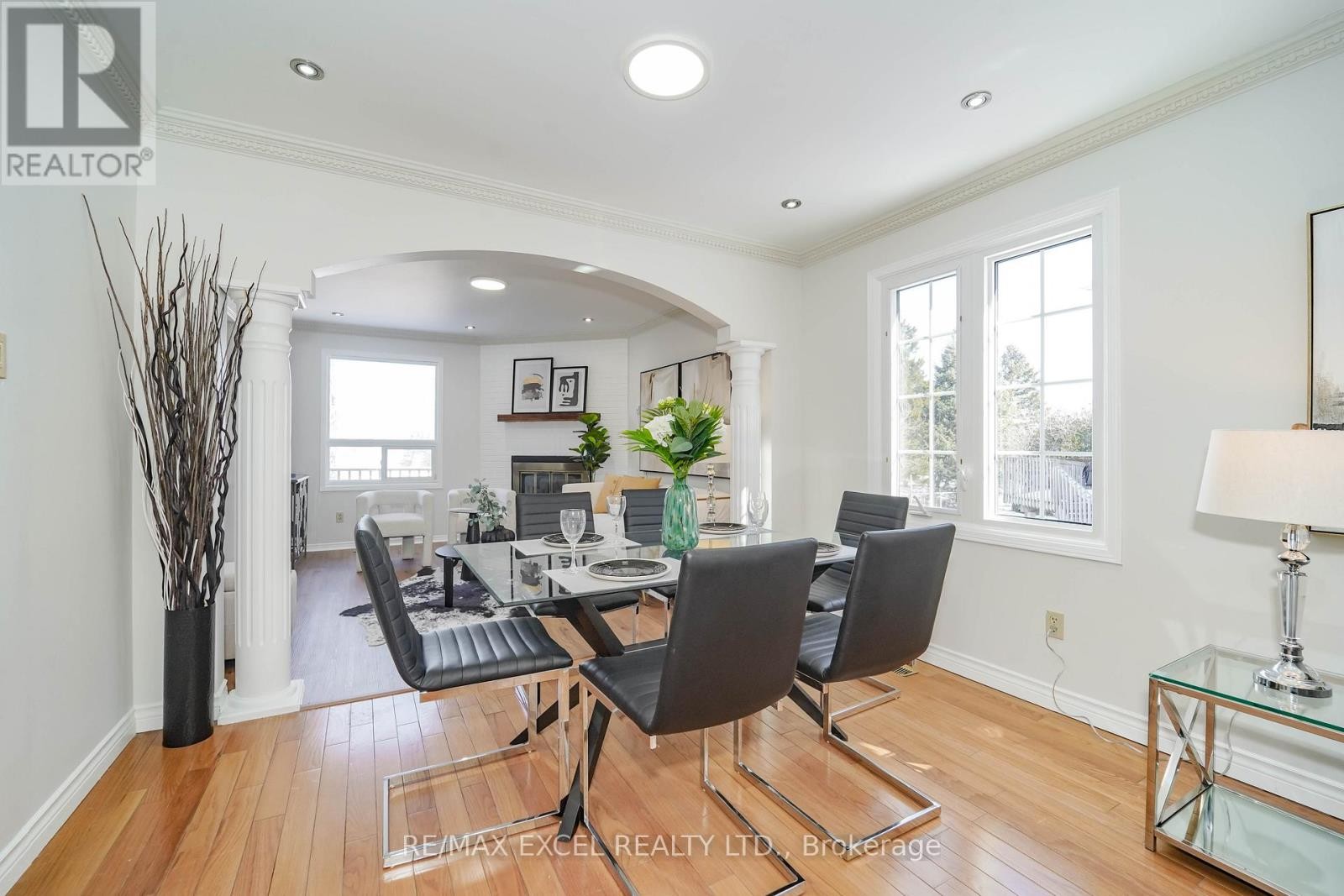 












36 LAGUNA CRESCENT

,
Markham (Middlefield),




Ontario
L3S3G6

