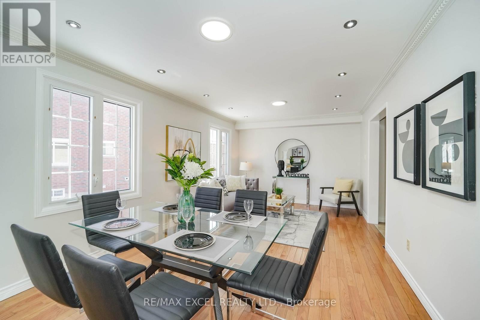 












36 LAGUNA CRESCENT

,
Markham (Middlefield),




Ontario
L3S3G6

