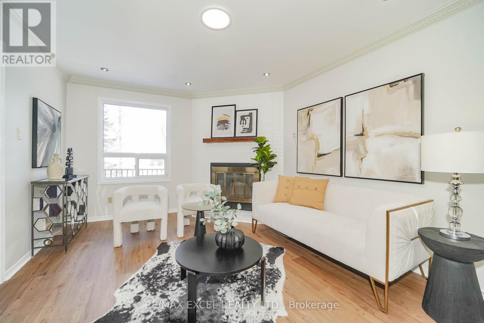 












36 LAGUNA CRESCENT

,
Markham (Middlefield),




Ontario
L3S3G6

