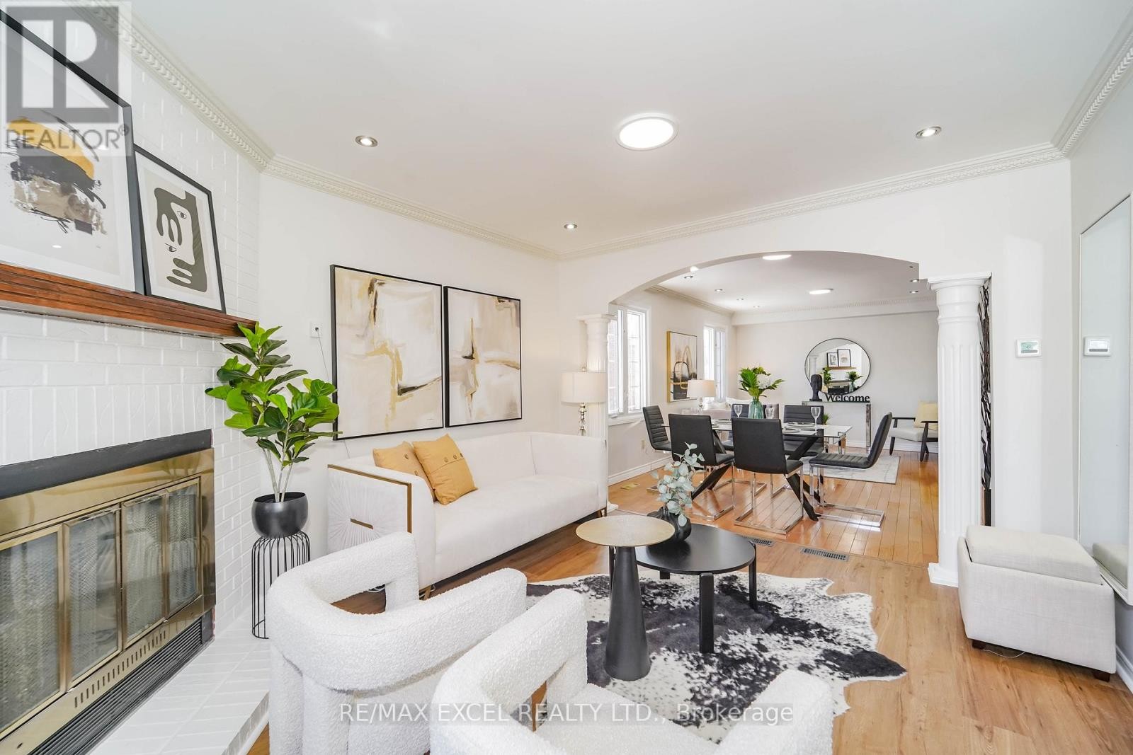 












36 LAGUNA CRESCENT

,
Markham (Middlefield),




Ontario
L3S3G6

