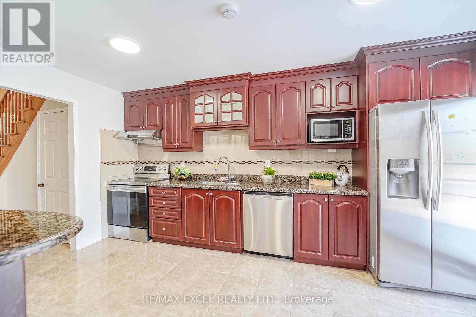 












36 LAGUNA CRESCENT

,
Markham (Middlefield),




Ontario
L3S3G6

