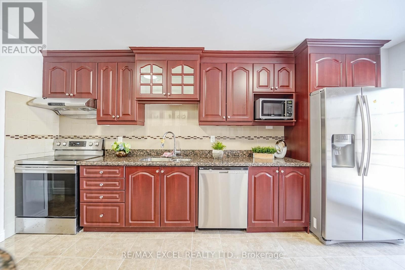 












36 LAGUNA CRESCENT

,
Markham (Middlefield),




Ontario
L3S3G6

