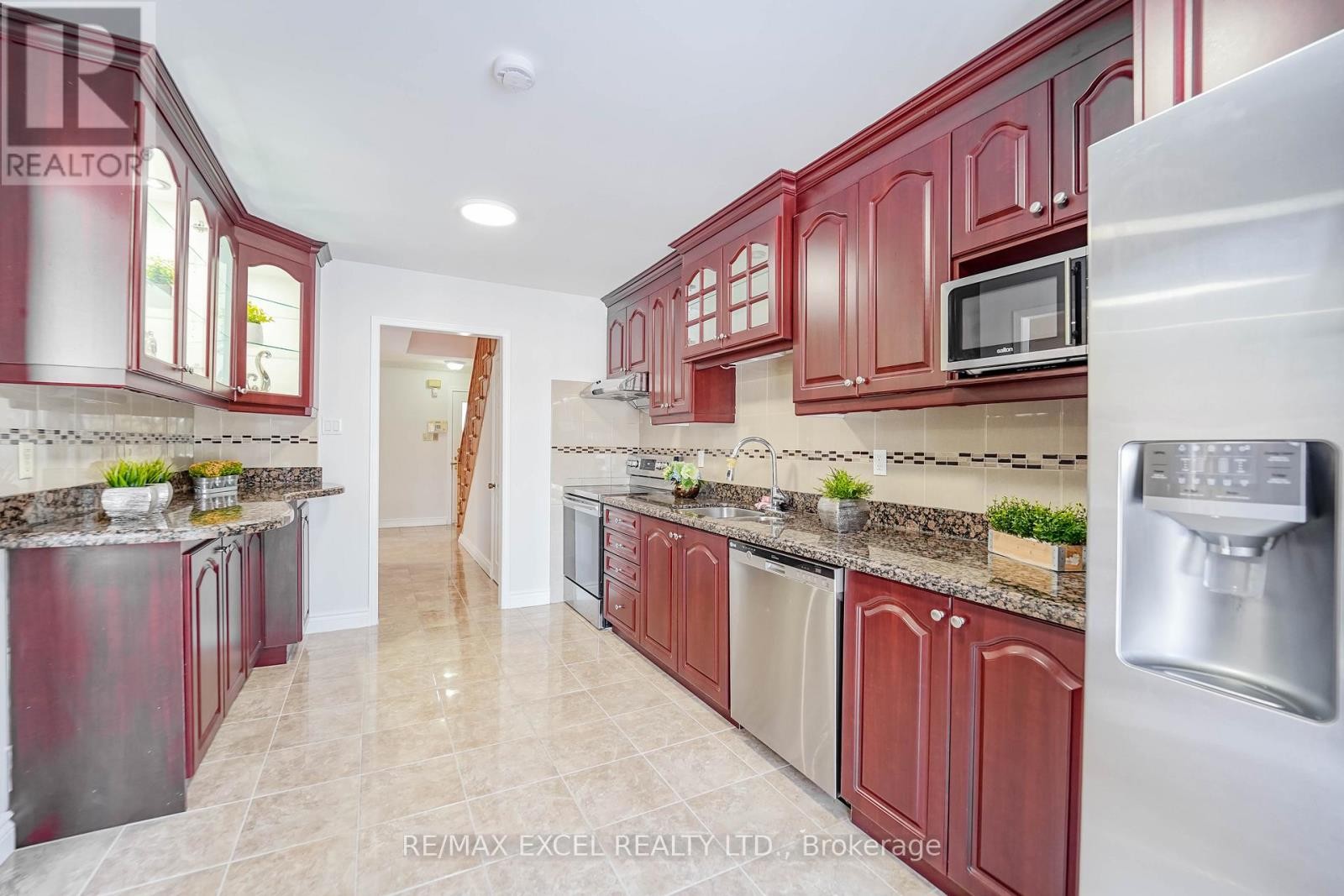 












36 LAGUNA CRESCENT

,
Markham (Middlefield),




Ontario
L3S3G6

