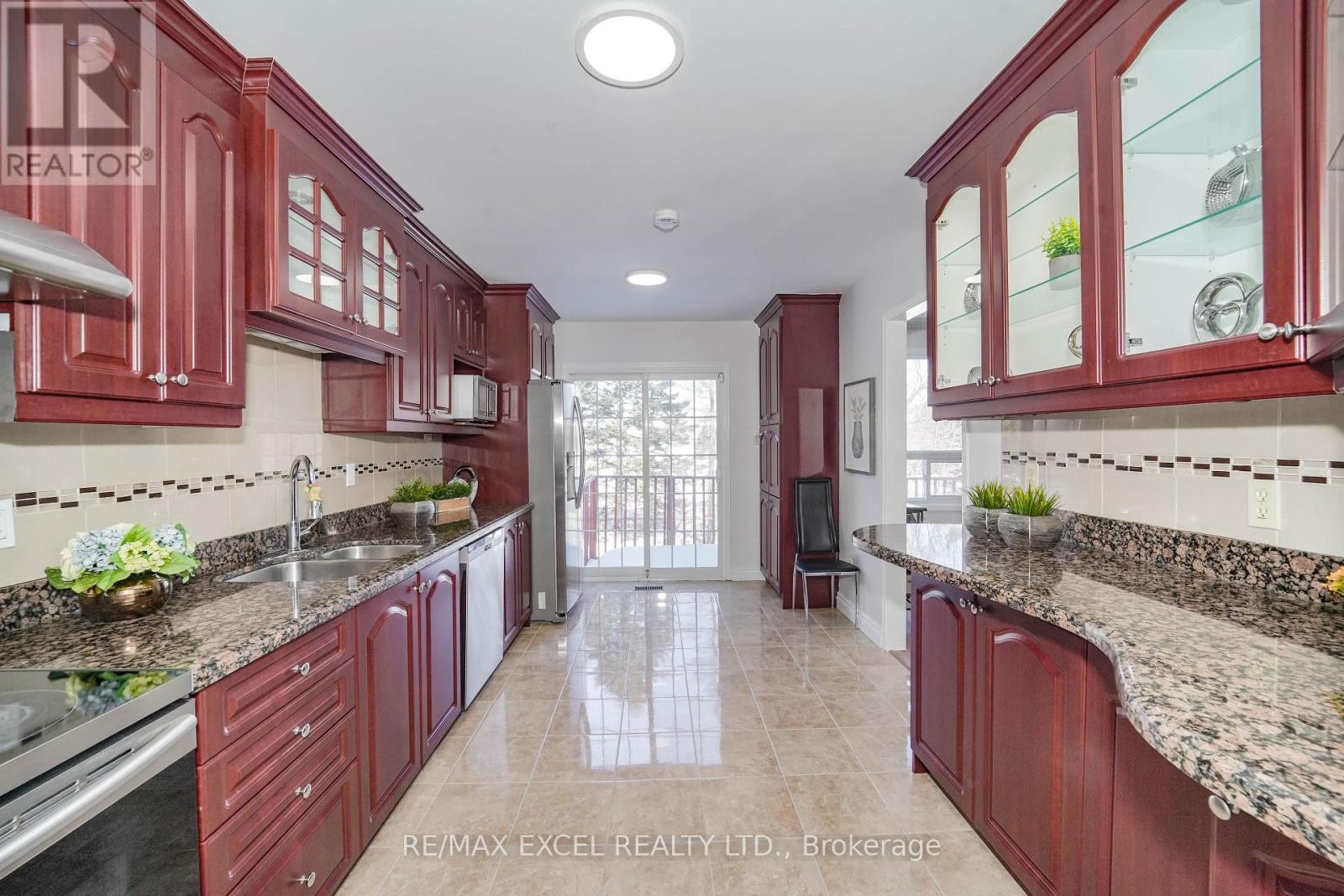 












36 LAGUNA CRESCENT

,
Markham (Middlefield),




Ontario
L3S3G6

