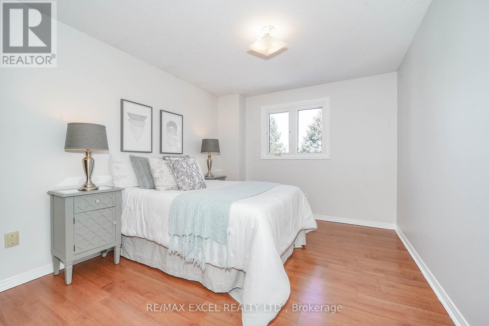 












36 LAGUNA CRESCENT

,
Markham (Middlefield),




Ontario
L3S3G6

