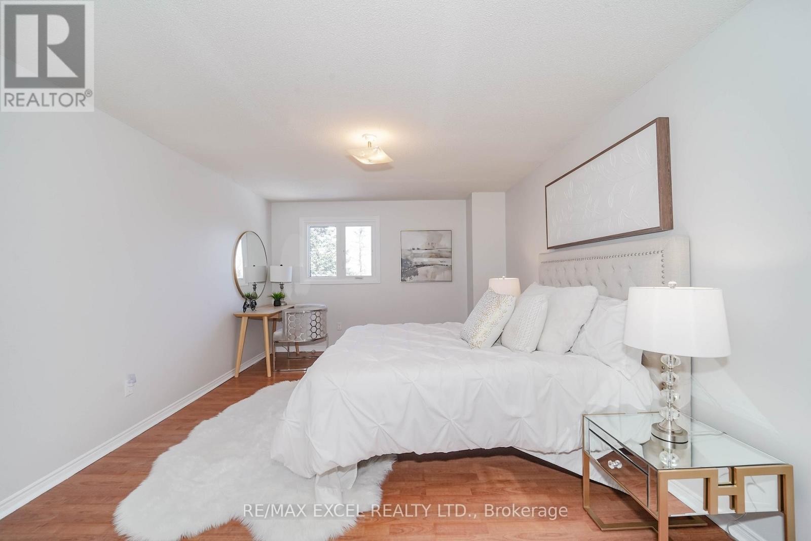 












36 LAGUNA CRESCENT

,
Markham (Middlefield),




Ontario
L3S3G6

