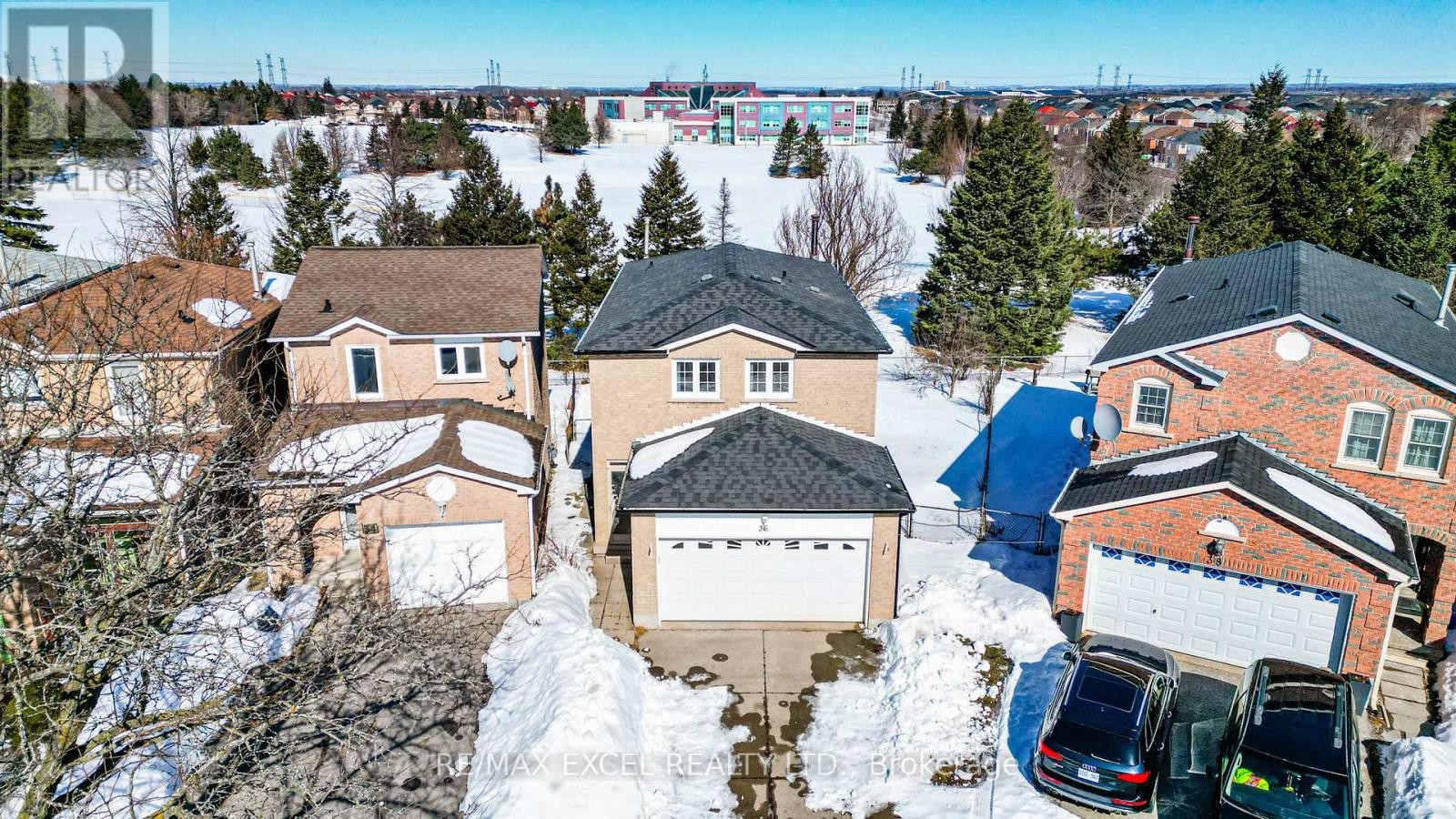 












36 LAGUNA CRESCENT

,
Markham (Middlefield),




Ontario
L3S3G6

