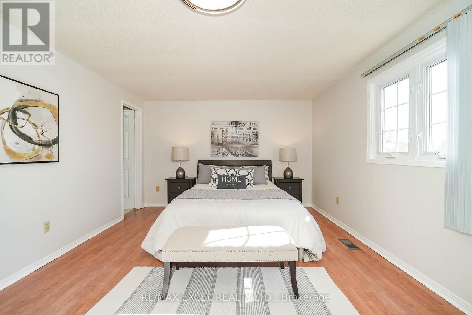 












36 LAGUNA CRESCENT

,
Markham (Middlefield),




Ontario
L3S3G6

