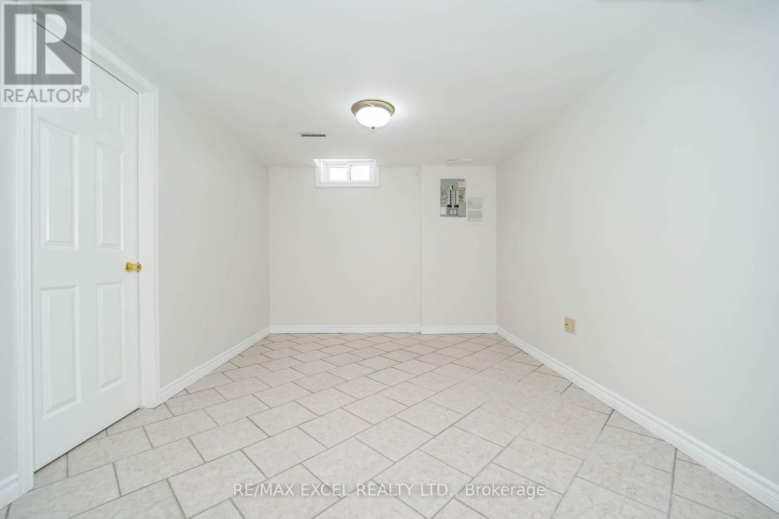 












36 LAGUNA CRESCENT

,
Markham (Middlefield),




Ontario
L3S3G6

