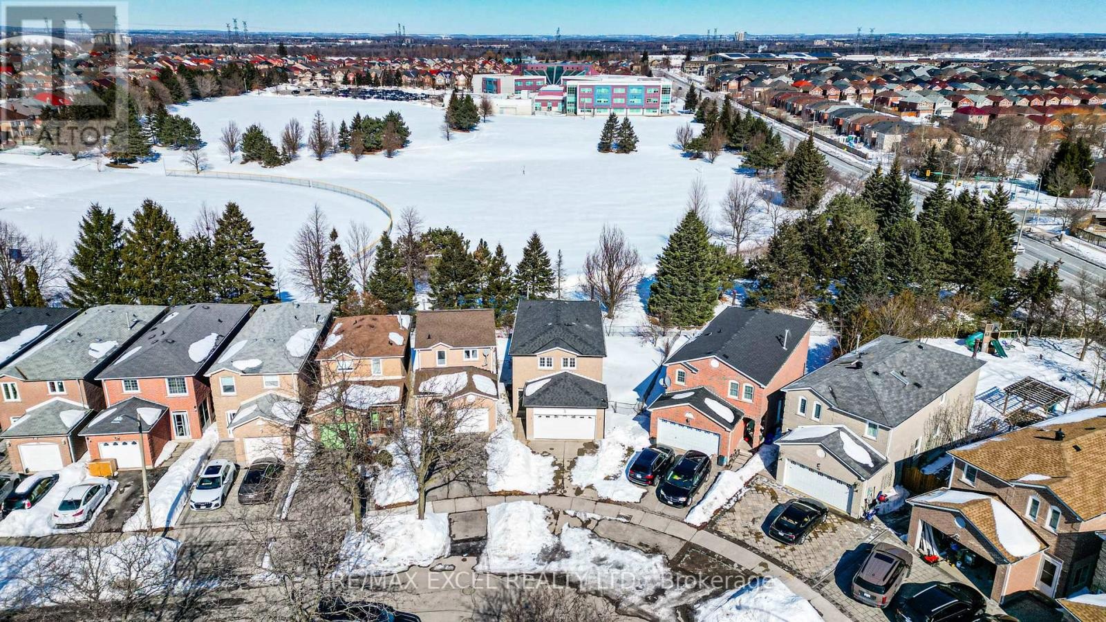 












36 LAGUNA CRESCENT

,
Markham (Middlefield),




Ontario
L3S3G6

