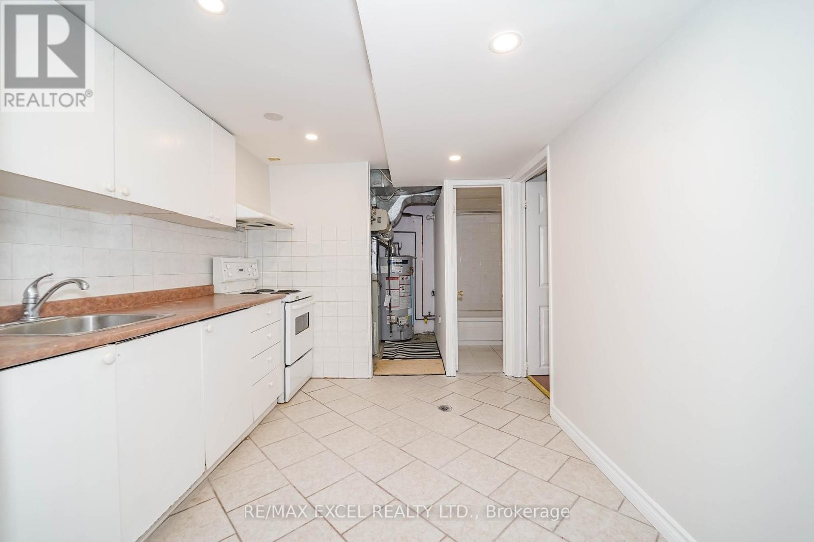 












36 LAGUNA CRESCENT

,
Markham (Middlefield),




Ontario
L3S3G6

