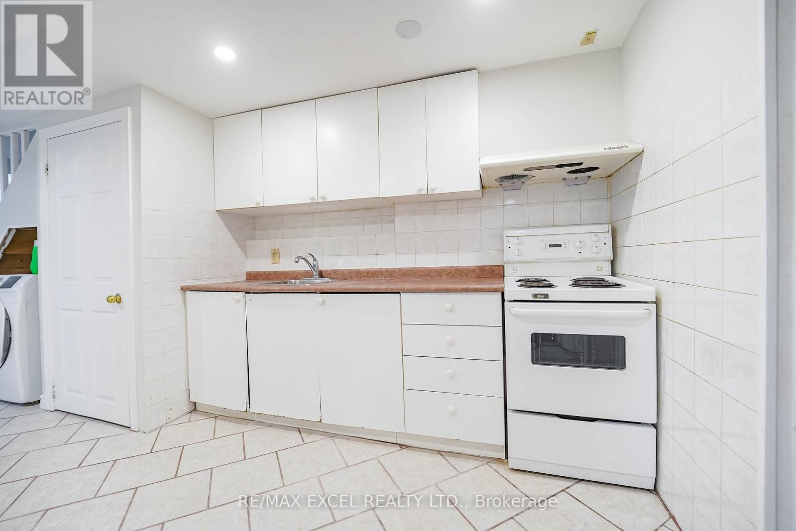 












36 LAGUNA CRESCENT

,
Markham (Middlefield),




Ontario
L3S3G6

