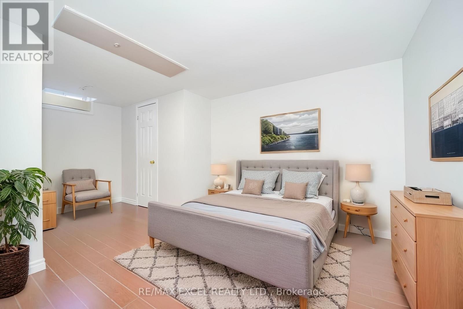 












36 LAGUNA CRESCENT

,
Markham (Middlefield),




Ontario
L3S3G6

