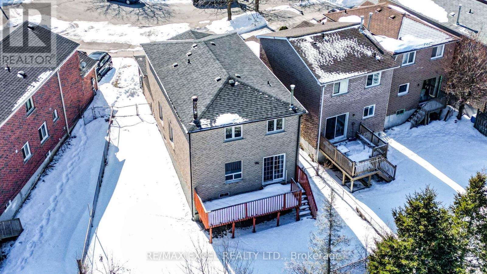 












36 LAGUNA CRESCENT

,
Markham (Middlefield),




Ontario
L3S3G6


