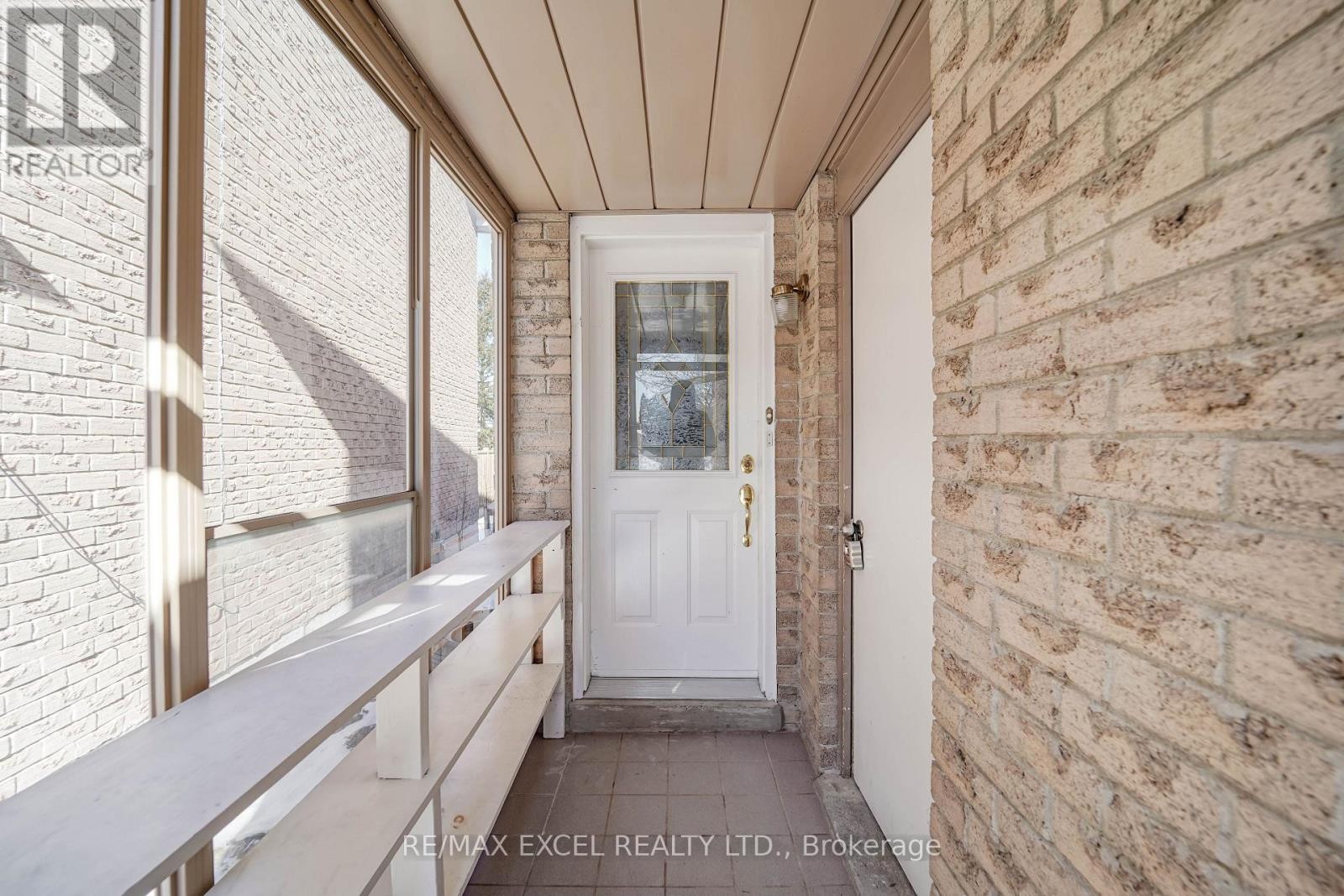 












36 LAGUNA CRESCENT

,
Markham (Middlefield),




Ontario
L3S3G6

