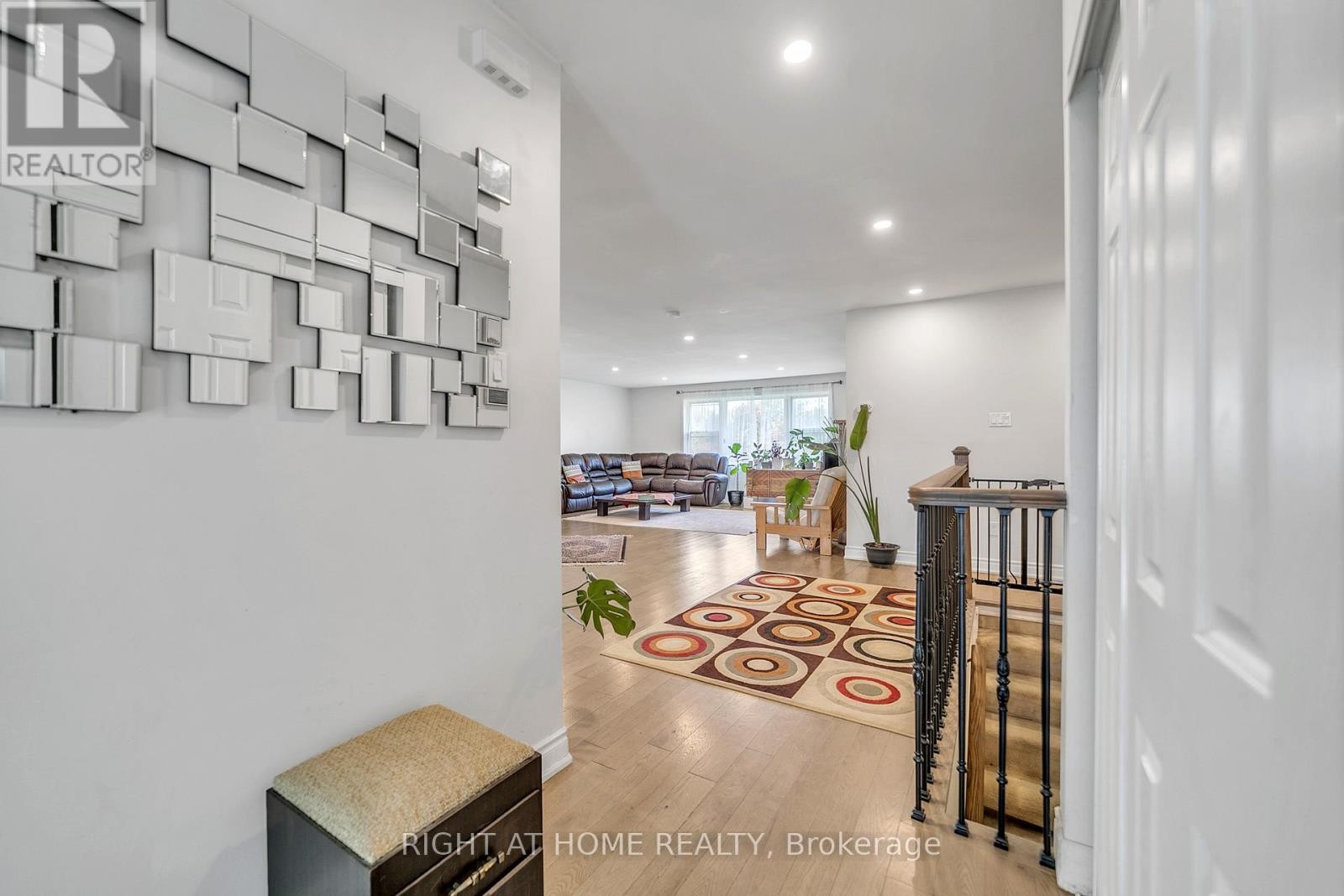 












22 HAMILTON DRIVE

,
Newmarket (Huron Heights-Leslie Valley),




Ontario
L3Y3E8

