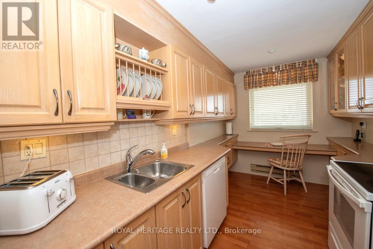 












709 - 7811 YONGE STREET

,
Markham (Thornhill),




Ontario
L3T4S3

