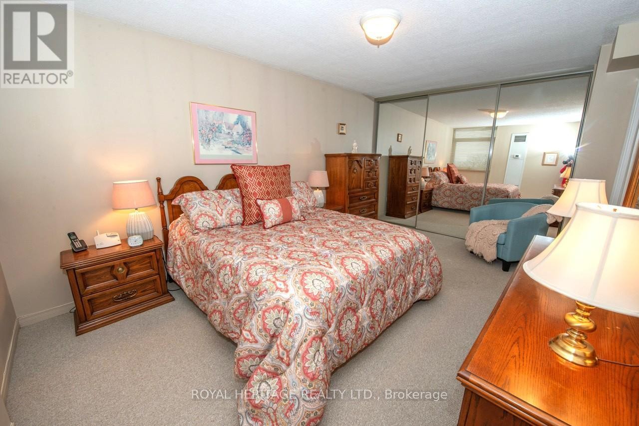 












709 - 7811 YONGE STREET

,
Markham (Thornhill),




Ontario
L3T4S3

