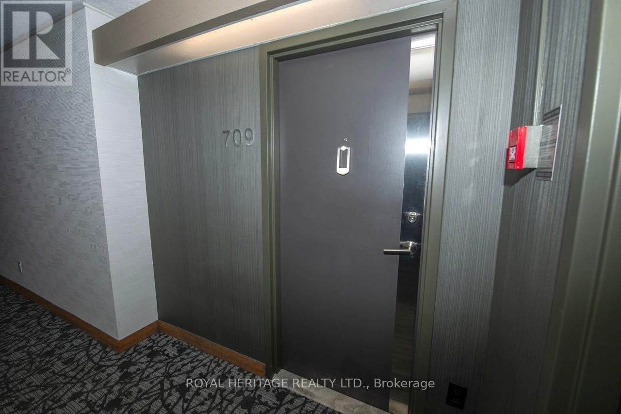 












709 - 7811 YONGE STREET

,
Markham (Thornhill),




Ontario
L3T4S3

