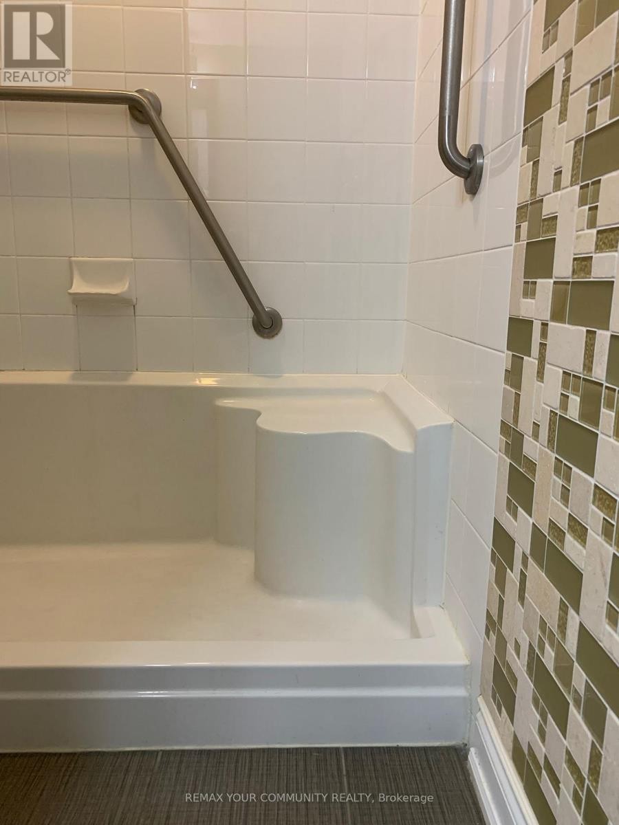 












A1020 - 11211 YONGE STREET

,
Richmond Hill (Devonsleigh),




Ontario
L4S0E9

