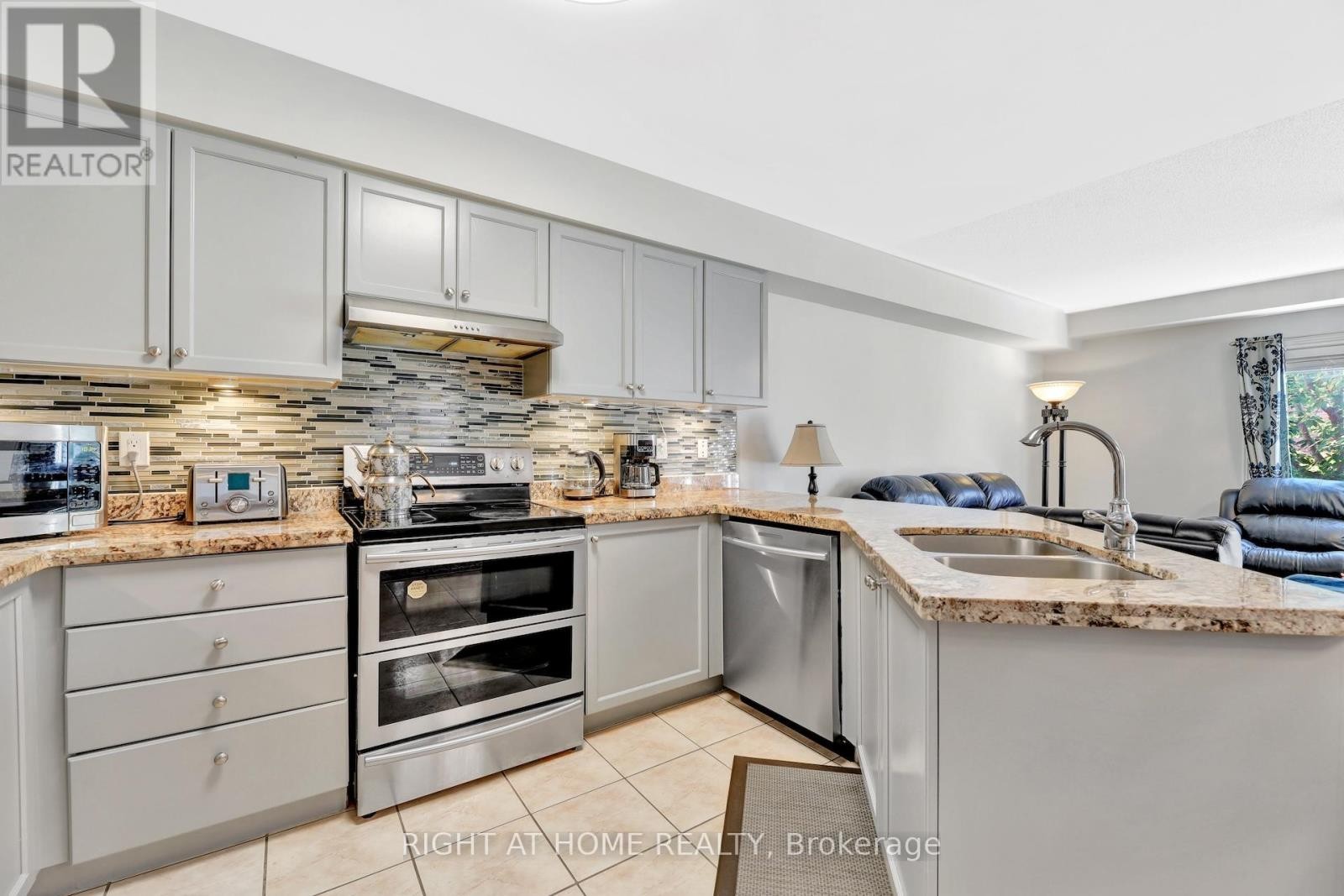 












62 MARTINI DRIVE

,
Richmond Hill (Rouge Woods),




Ontario
L4S2T7

