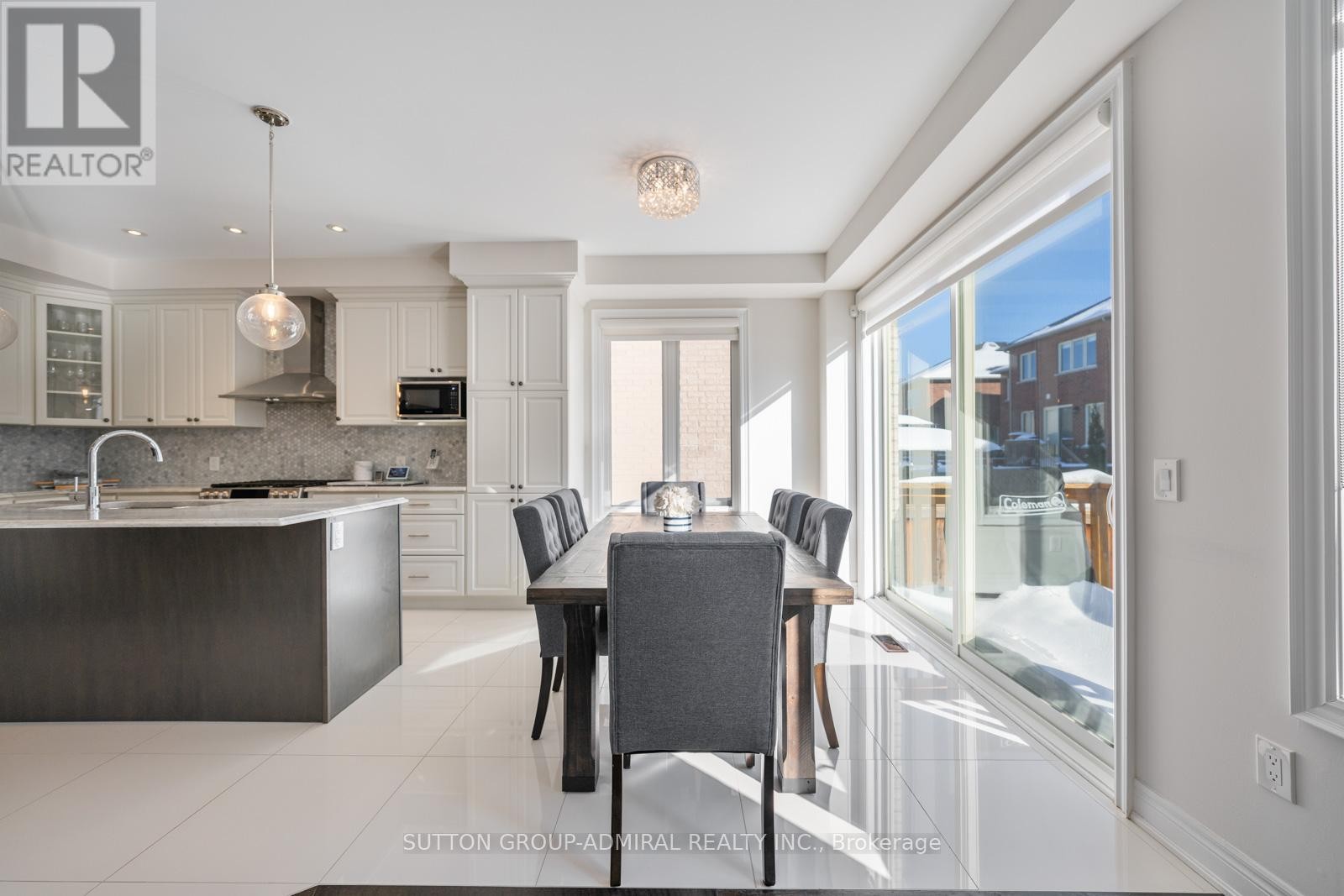 












124 MONDIAL CRESCENT

,
East Gwillimbury (Queensville),




Ontario
L9N0S2

