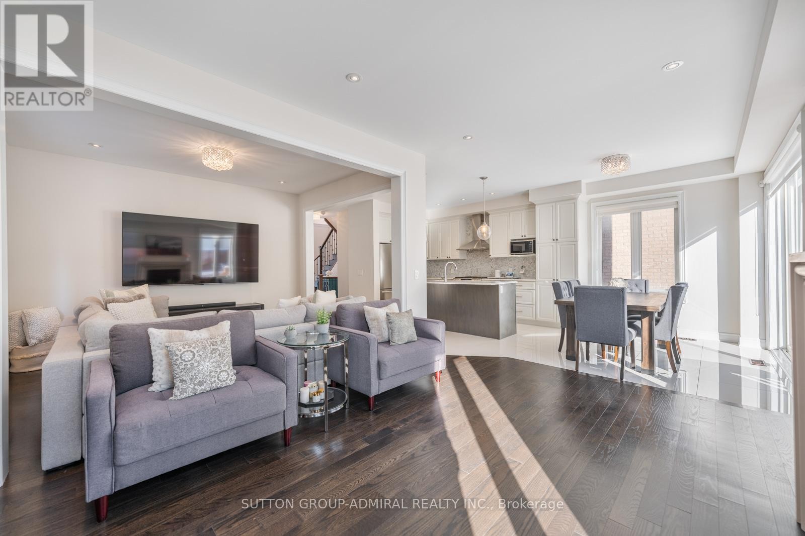 












124 MONDIAL CRESCENT

,
East Gwillimbury (Queensville),




Ontario
L9N0S2

