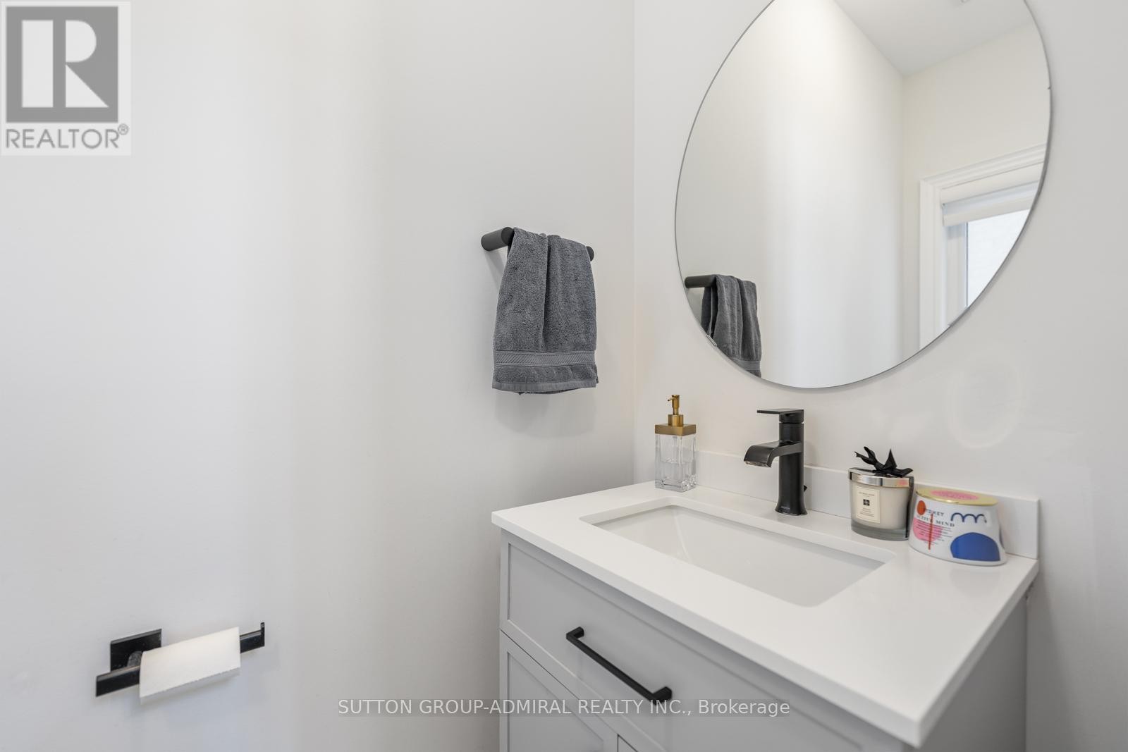 












124 MONDIAL CRESCENT

,
East Gwillimbury (Queensville),




Ontario
L9N0S2

