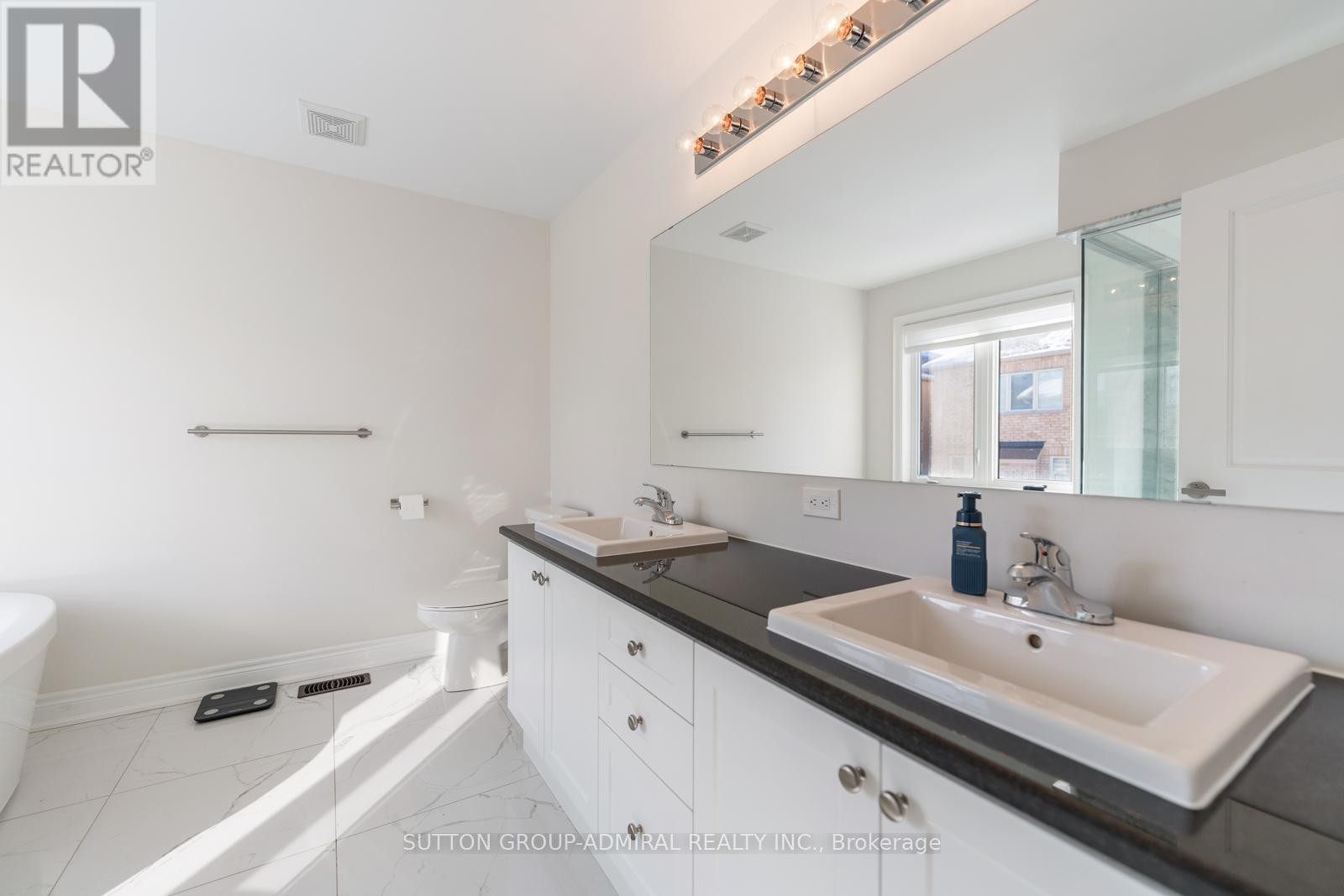 












124 MONDIAL CRESCENT

,
East Gwillimbury (Queensville),




Ontario
L9N0S2

