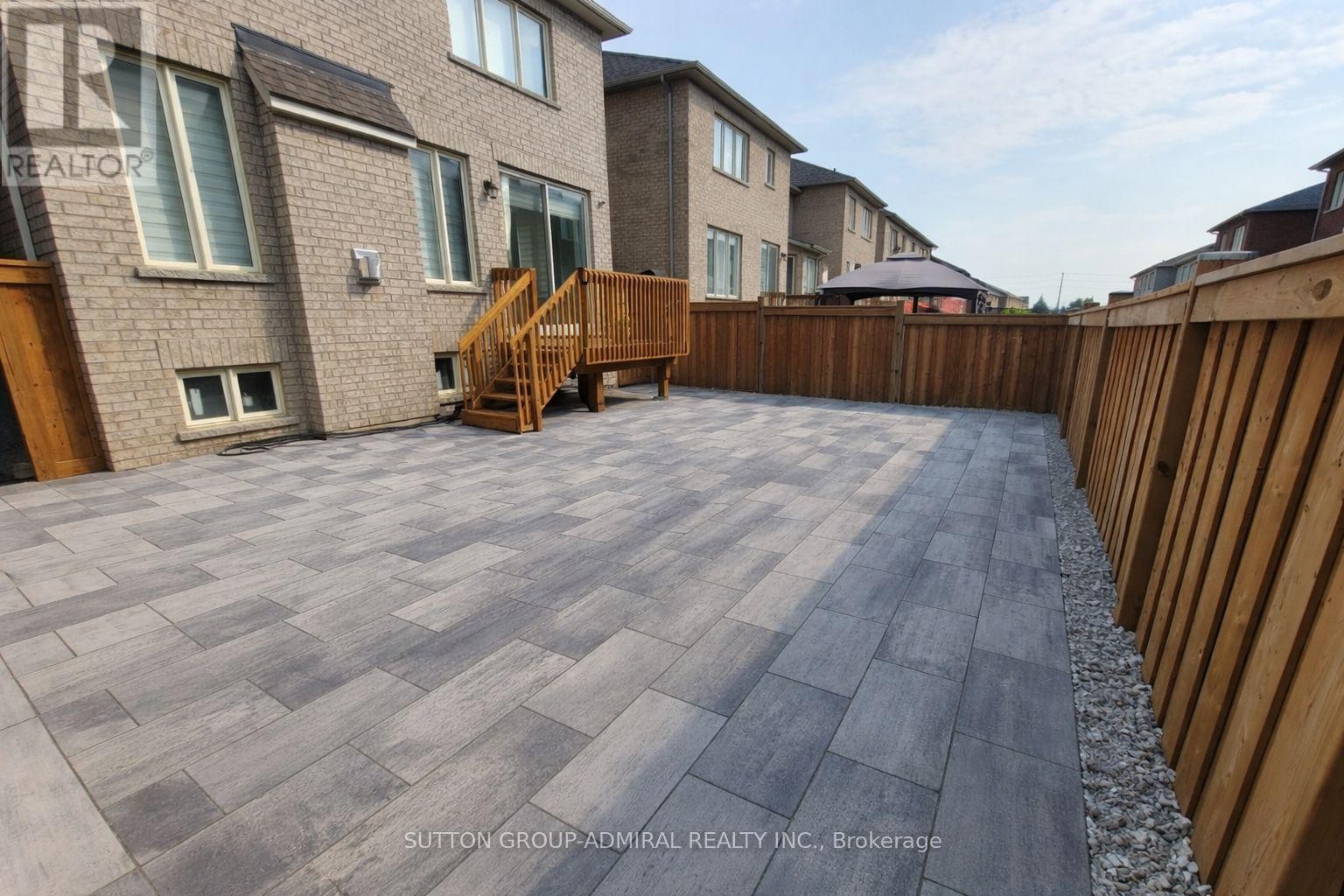 












124 MONDIAL CRESCENT

,
East Gwillimbury (Queensville),




Ontario
L9N0S2

