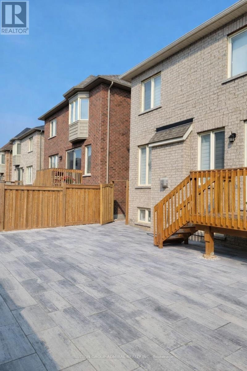 












124 MONDIAL CRESCENT

,
East Gwillimbury (Queensville),




Ontario
L9N0S2

