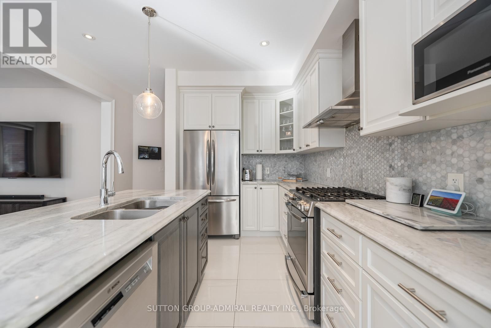 












124 MONDIAL CRESCENT

,
East Gwillimbury (Queensville),




Ontario
L9N0S2

