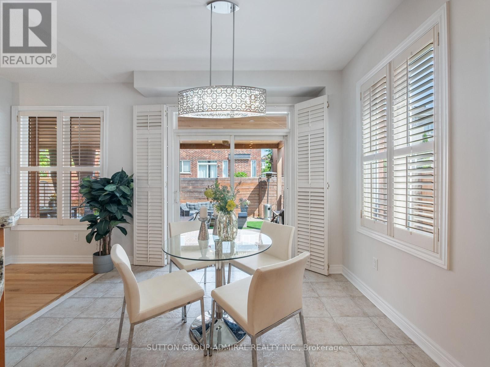 












4 HAYWOOD DRIVE

,
Markham (Victoria Manor-Jennings Gate),




Ontario
L6C3C8

