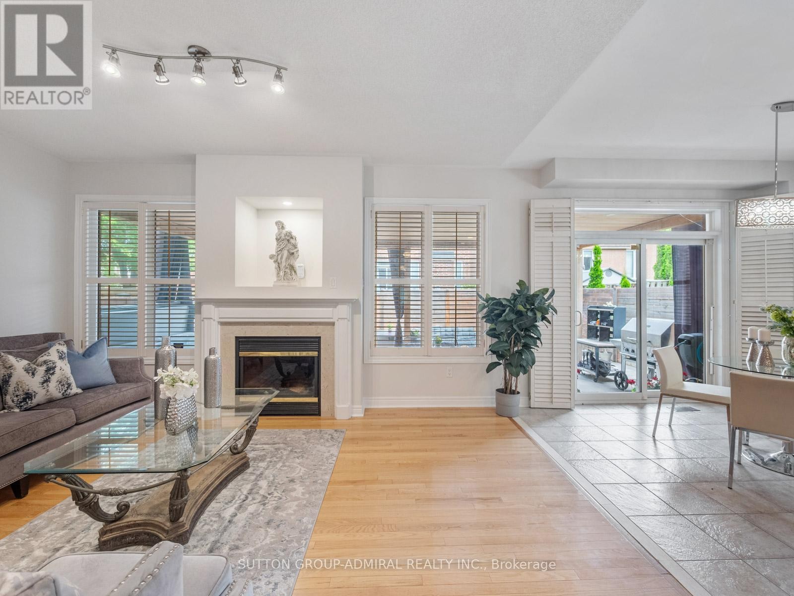 












4 HAYWOOD DRIVE

,
Markham (Victoria Manor-Jennings Gate),




Ontario
L6C3C8

