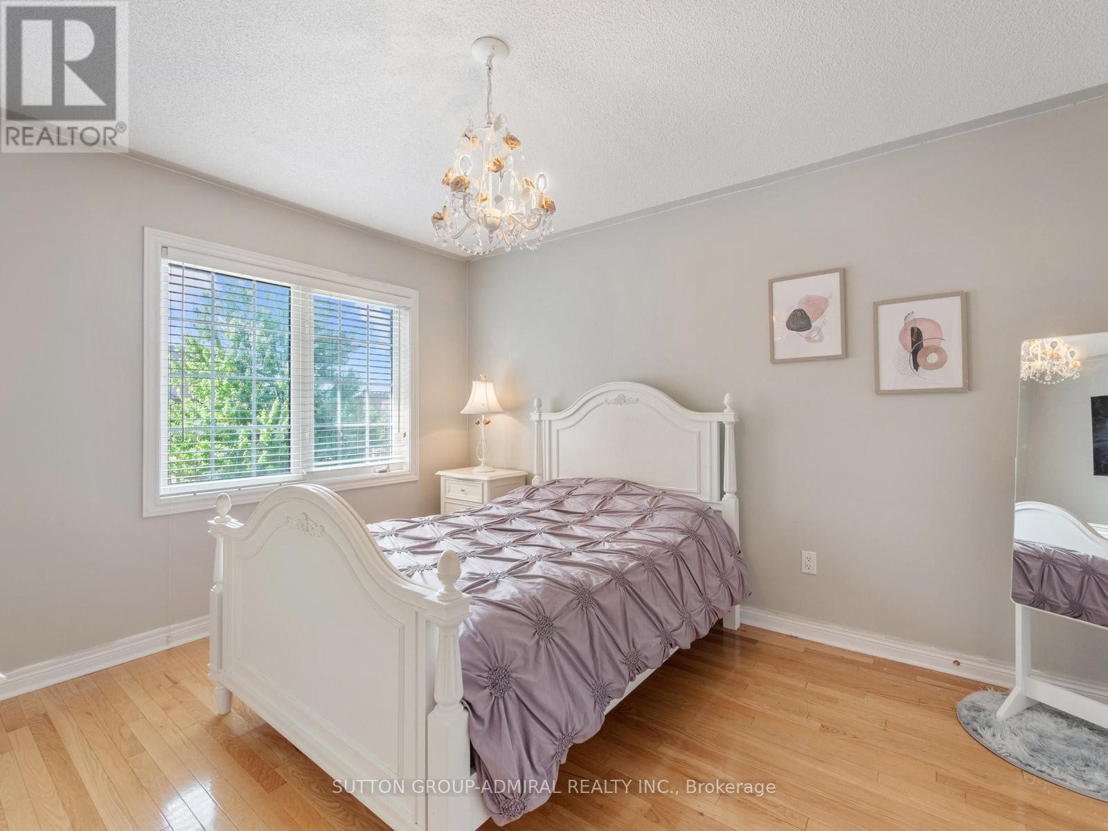 












4 HAYWOOD DRIVE

,
Markham (Victoria Manor-Jennings Gate),




Ontario
L6C3C8

