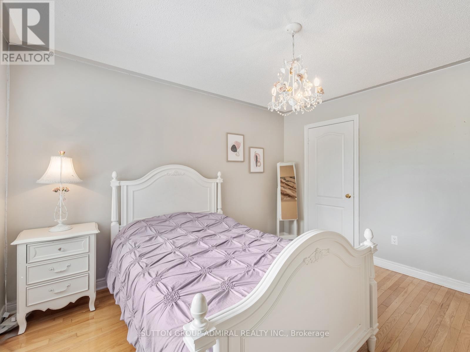 












4 HAYWOOD DRIVE

,
Markham (Victoria Manor-Jennings Gate),




Ontario
L6C3C8

