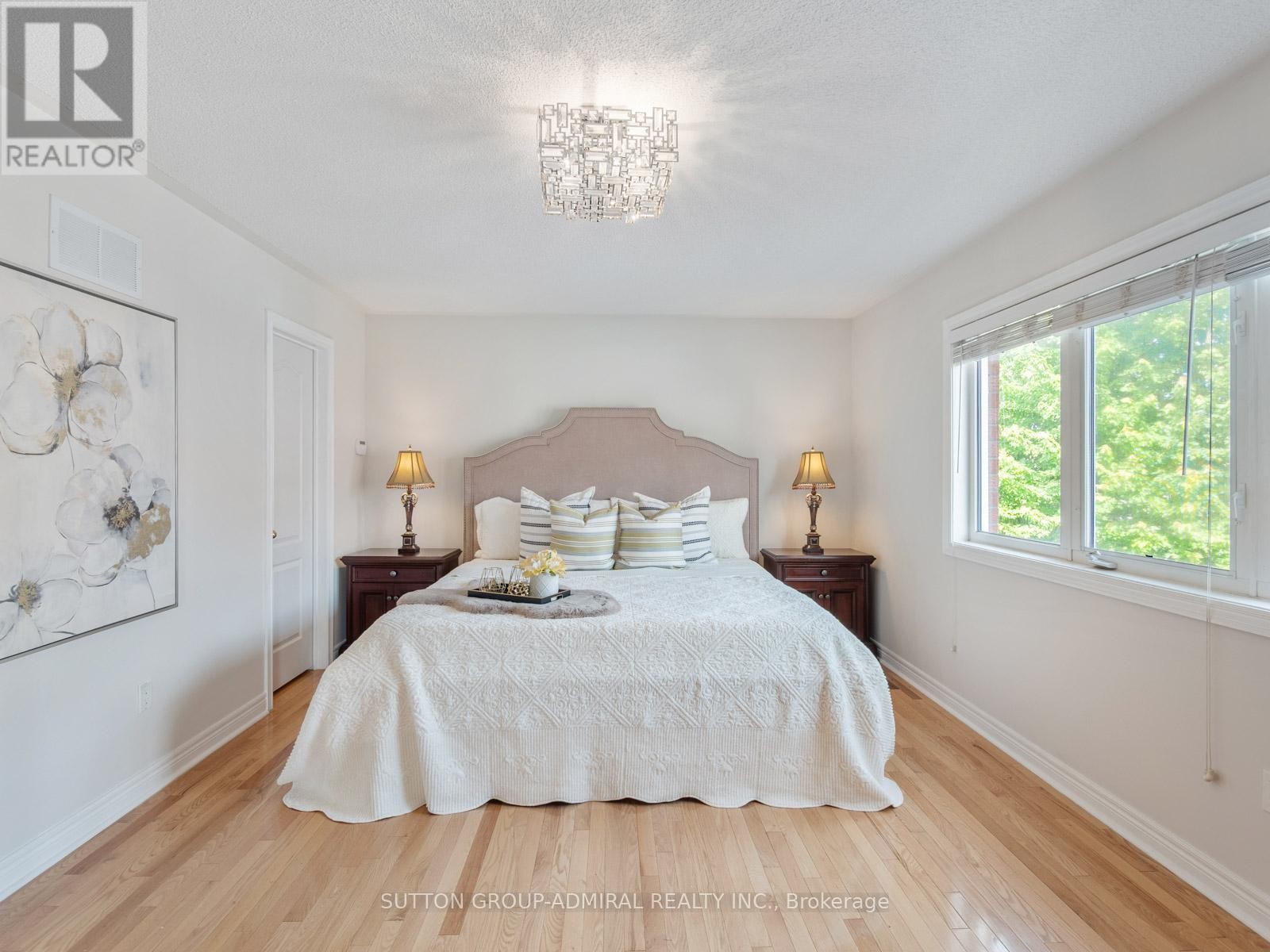 












4 HAYWOOD DRIVE

,
Markham (Victoria Manor-Jennings Gate),




Ontario
L6C3C8

