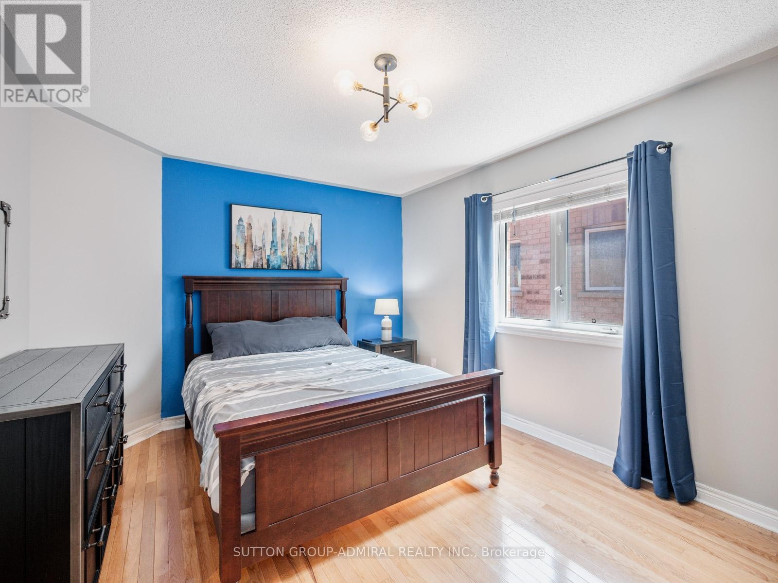 












4 HAYWOOD DRIVE

,
Markham (Victoria Manor-Jennings Gate),




Ontario
L6C3C8

