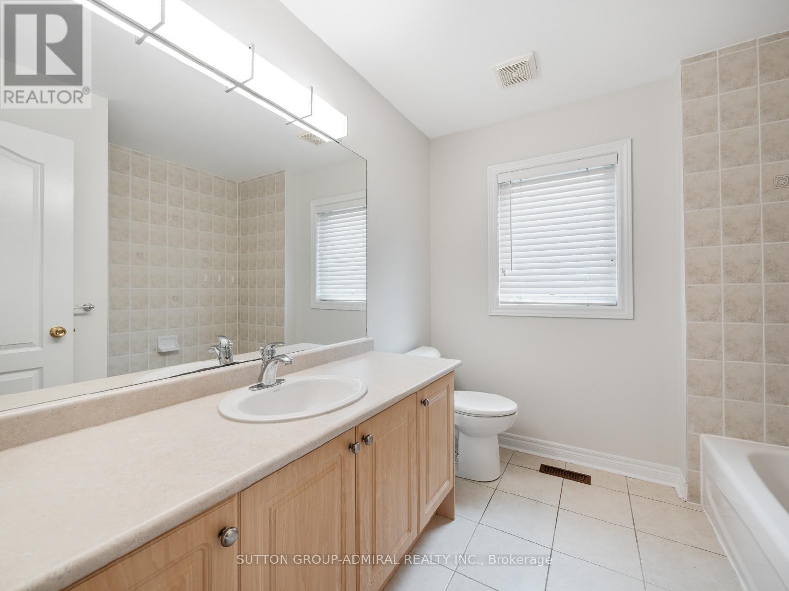 












4 HAYWOOD DRIVE

,
Markham (Victoria Manor-Jennings Gate),




Ontario
L6C3C8

