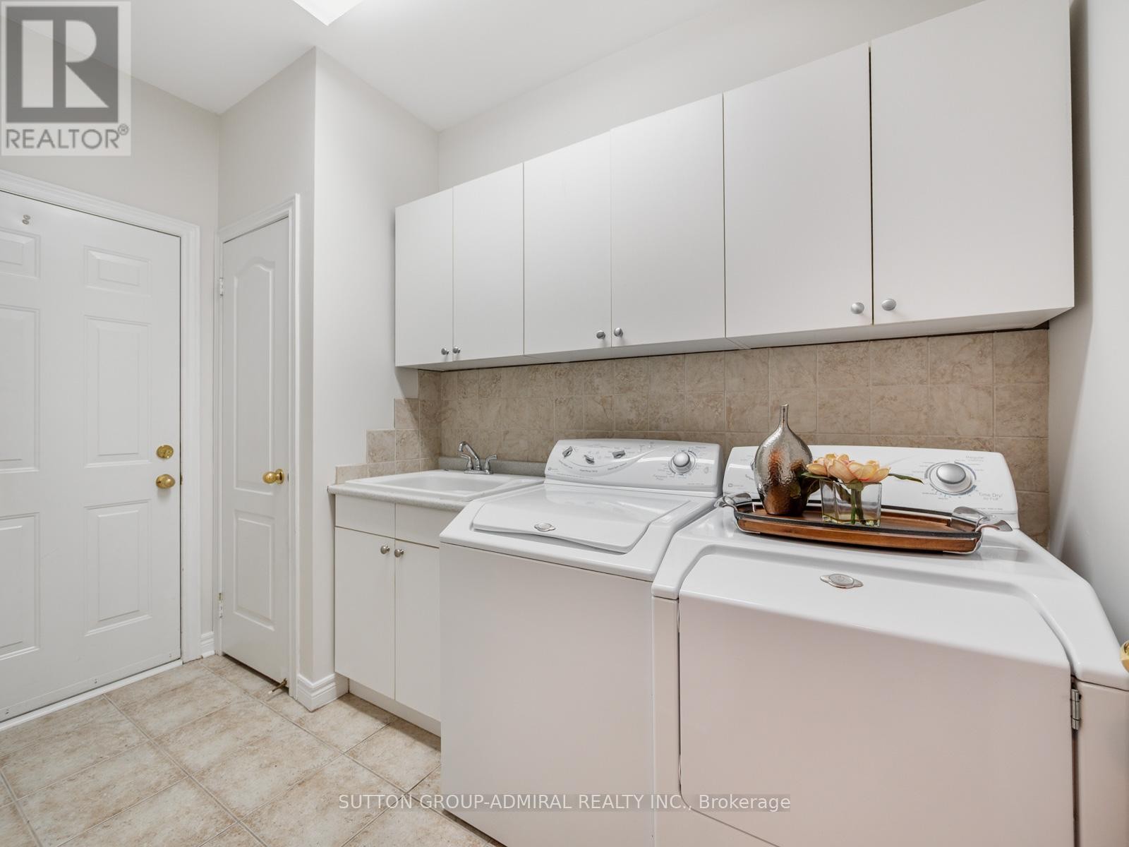 












4 HAYWOOD DRIVE

,
Markham (Victoria Manor-Jennings Gate),




Ontario
L6C3C8

