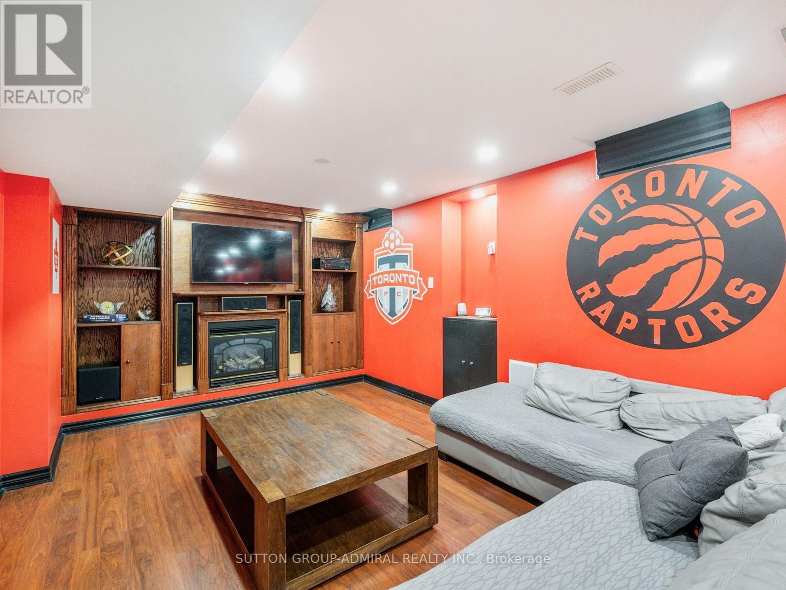 












4 HAYWOOD DRIVE

,
Markham (Victoria Manor-Jennings Gate),




Ontario
L6C3C8

