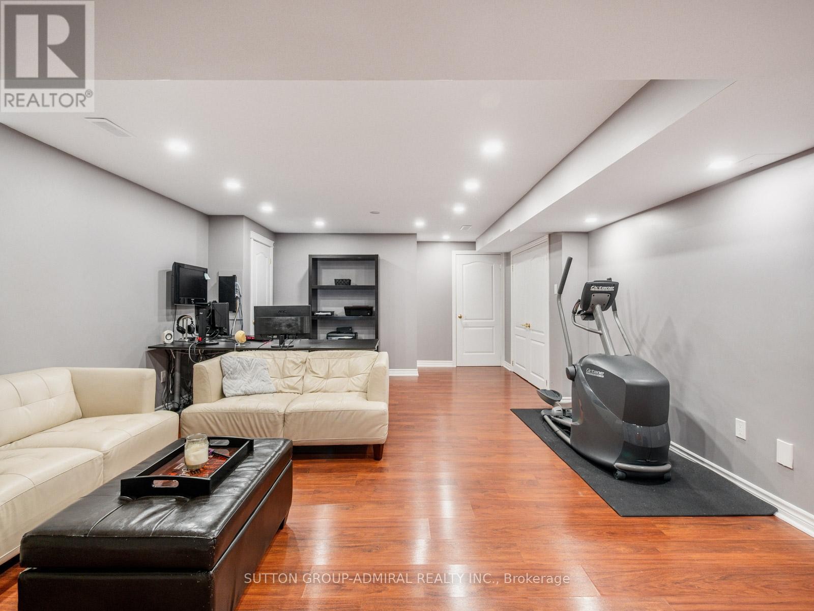 












4 HAYWOOD DRIVE

,
Markham (Victoria Manor-Jennings Gate),




Ontario
L6C3C8

