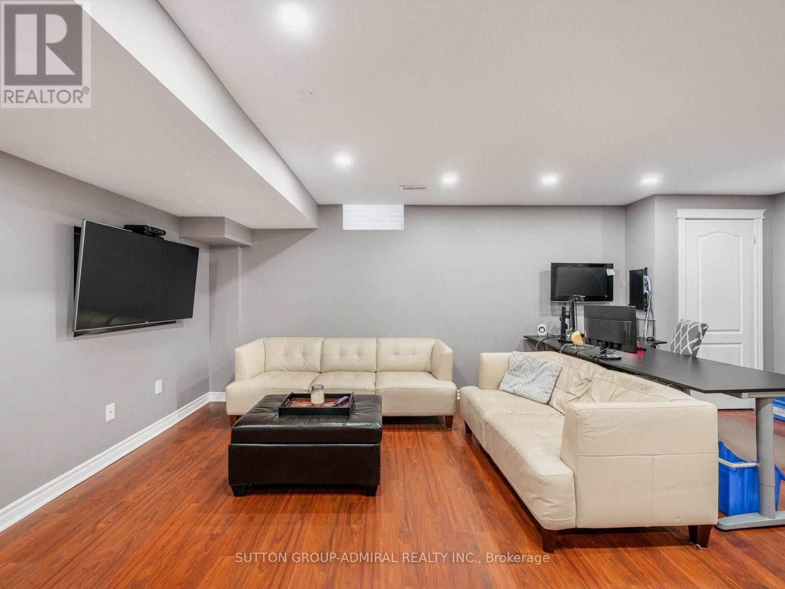 












4 HAYWOOD DRIVE

,
Markham (Victoria Manor-Jennings Gate),




Ontario
L6C3C8

