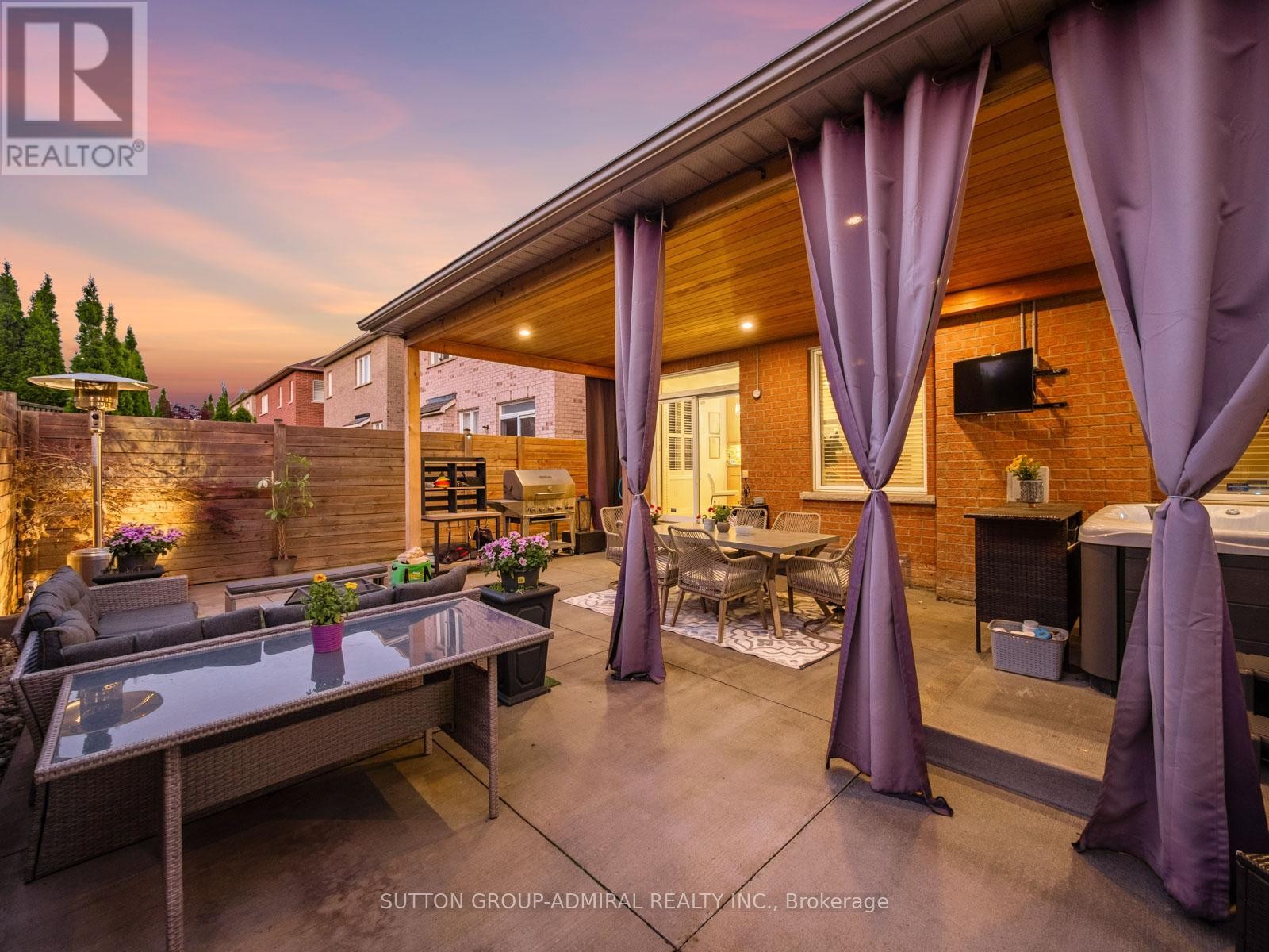 












4 HAYWOOD DRIVE

,
Markham (Victoria Manor-Jennings Gate),




Ontario
L6C3C8

