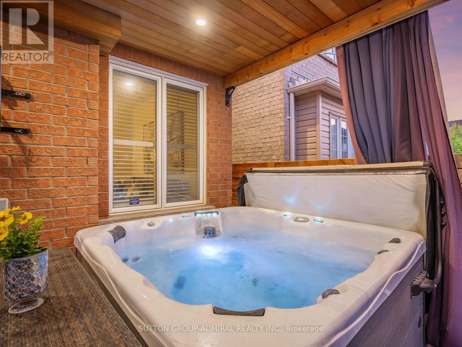 












4 HAYWOOD DRIVE

,
Markham (Victoria Manor-Jennings Gate),




Ontario
L6C3C8

