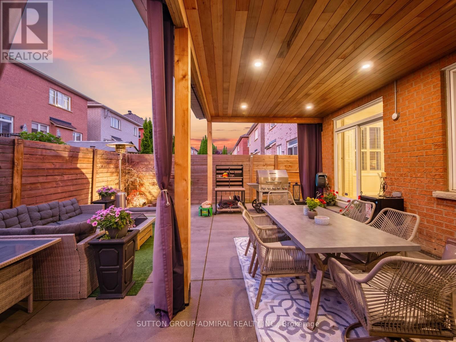 












4 HAYWOOD DRIVE

,
Markham (Victoria Manor-Jennings Gate),




Ontario
L6C3C8

