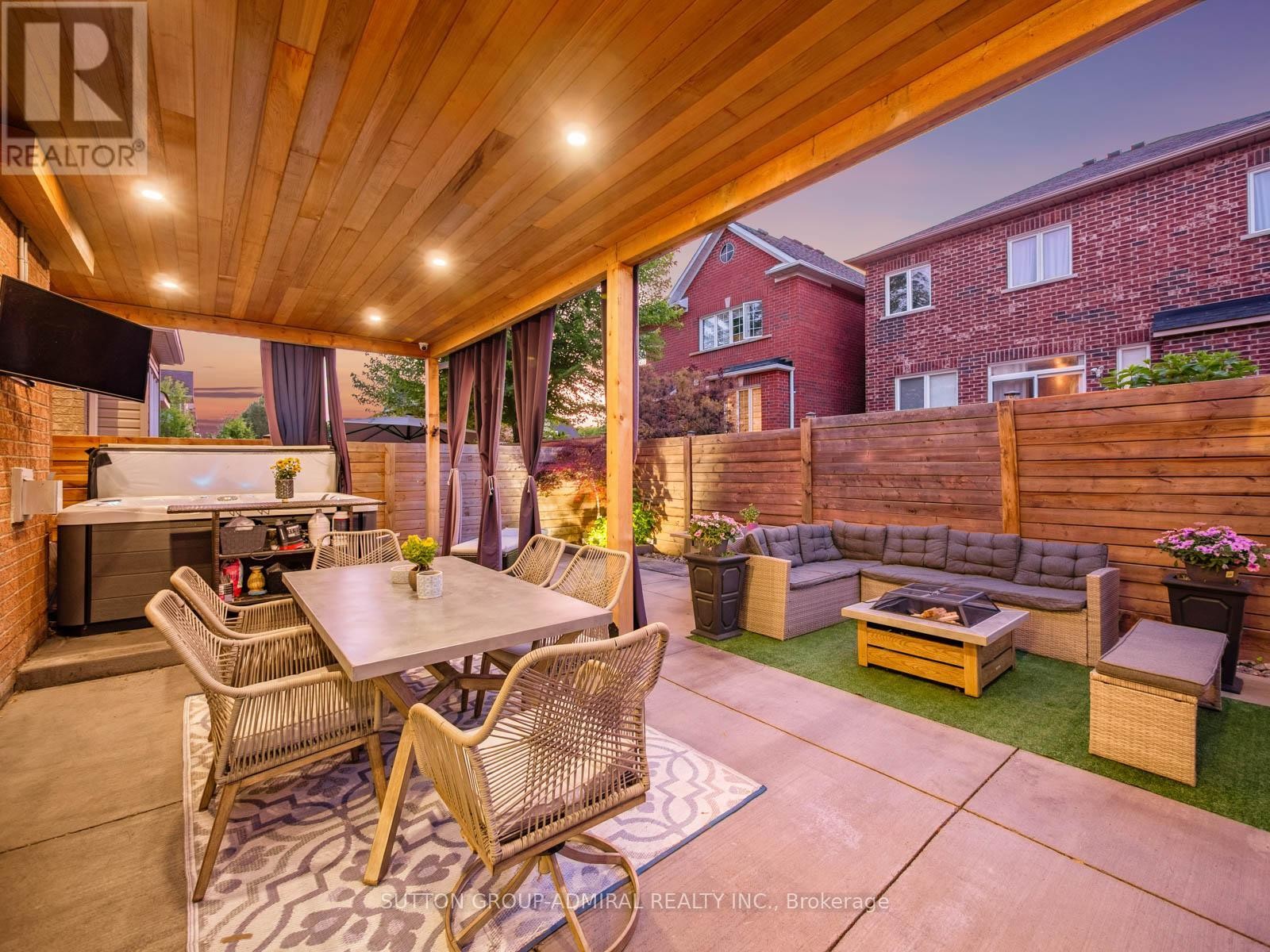 












4 HAYWOOD DRIVE

,
Markham (Victoria Manor-Jennings Gate),




Ontario
L6C3C8

