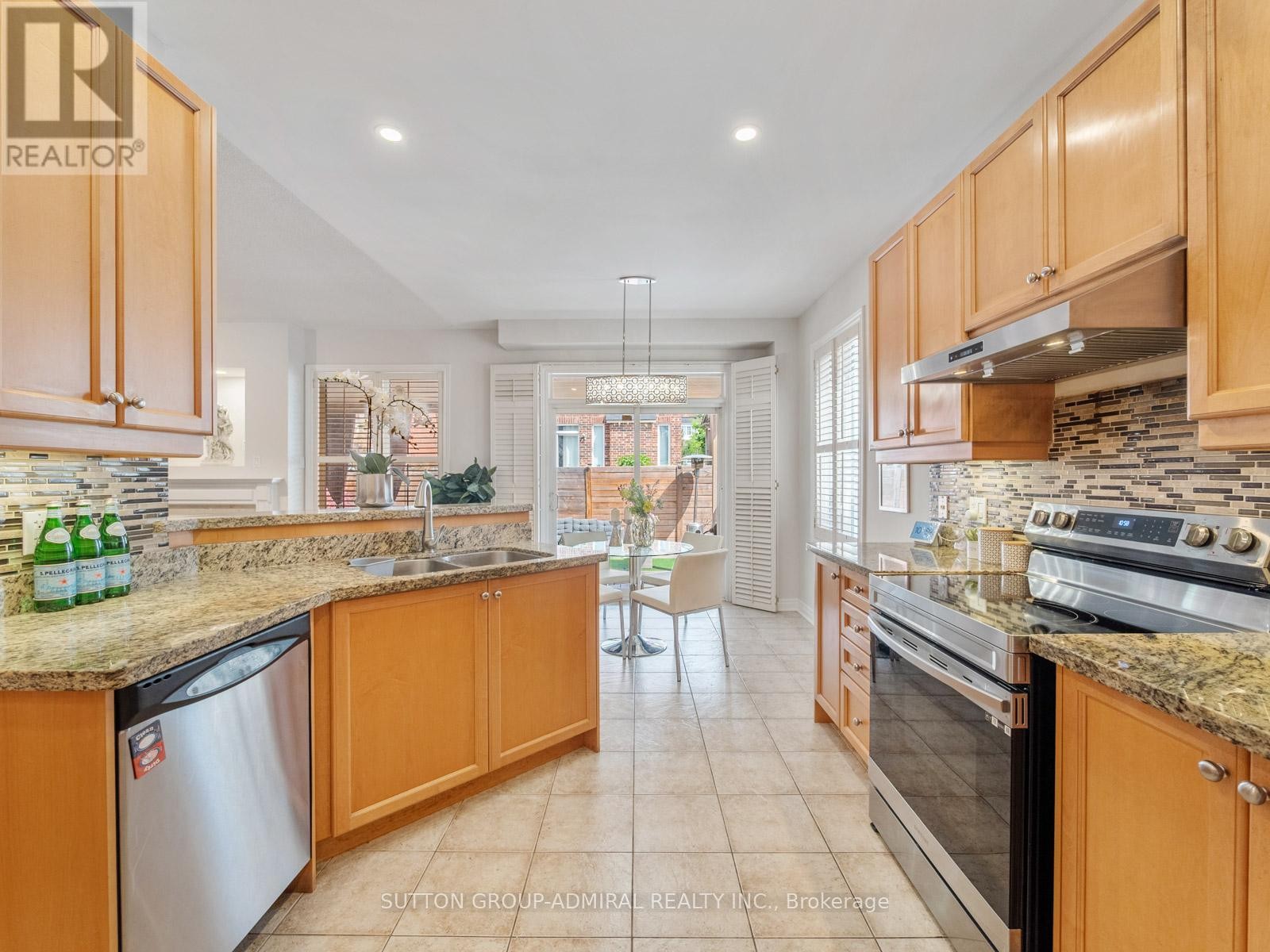 












4 HAYWOOD DRIVE

,
Markham (Victoria Manor-Jennings Gate),




Ontario
L6C3C8

